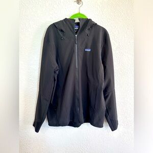 Patagonia men’s zip up. Size Large.